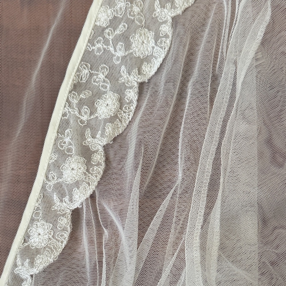 Vintage White Bridal Sheer Lace-Trim Robe Chemise with Blue Satin Tie - Fits S-L - Picture 3 of 5